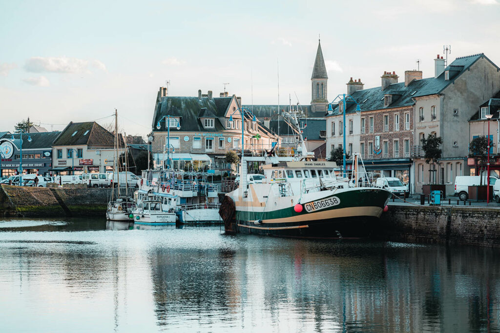 bateaux de pêche Port en Bessin
